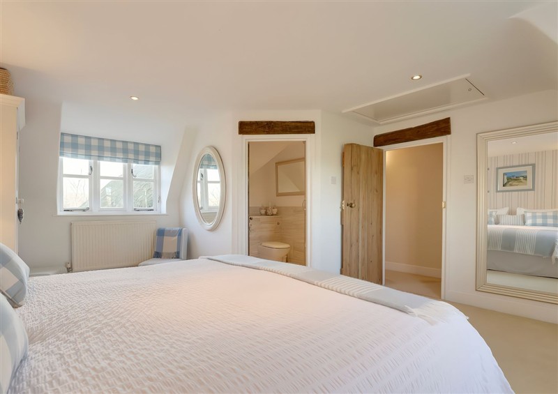 A bedroom in Lake Cottage at Lake Cottage, Swindon