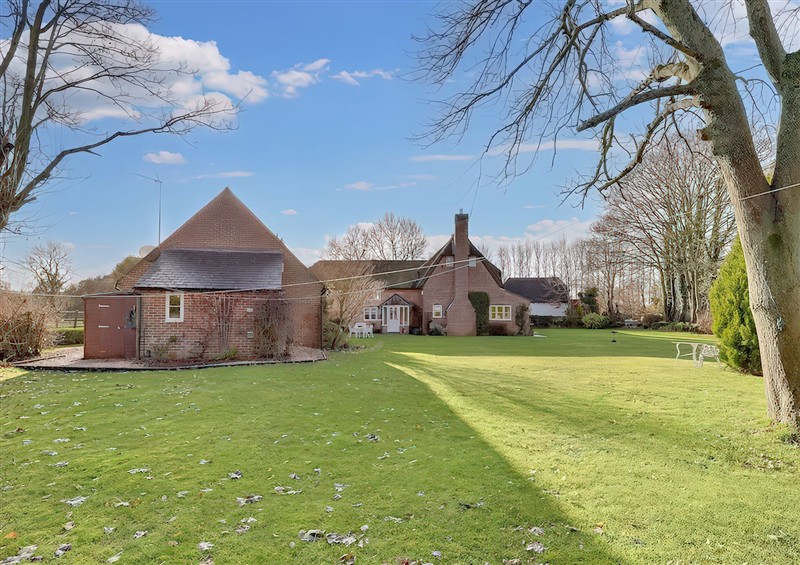 Enjoy the garden at Lake Cottage, Swindon