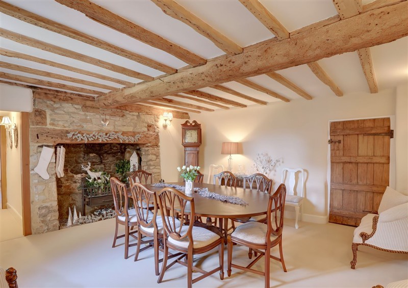 Enjoy the living room (photo 2) at Lake Cottage, Swindon