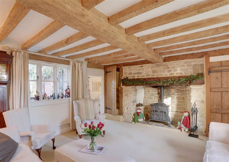 Relax in the living area at Lake Cottage, Swindon