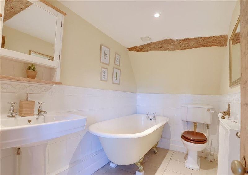 The bathroom at Lake Cottage, Swindon