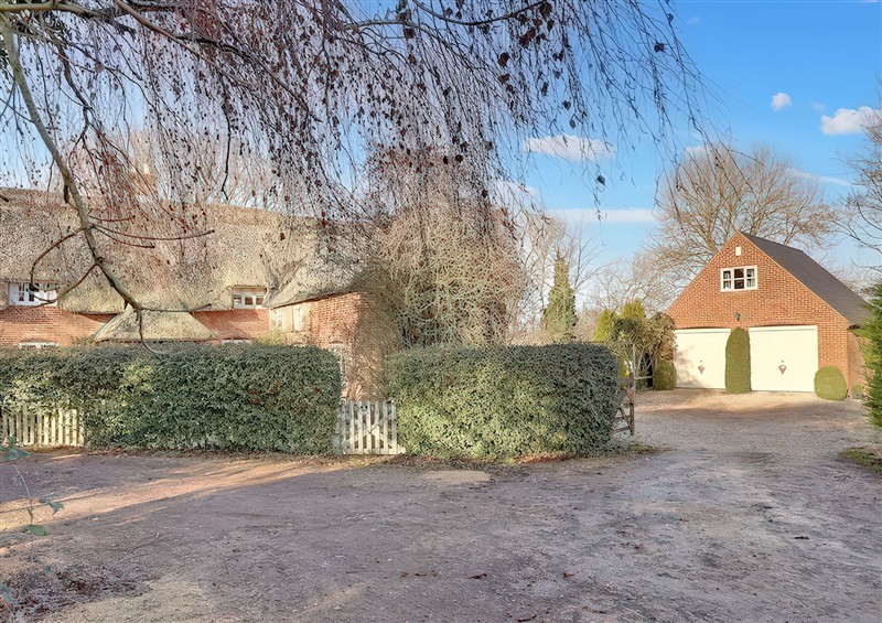 The setting of Lake Cottage at Lake Cottage, Swindon
