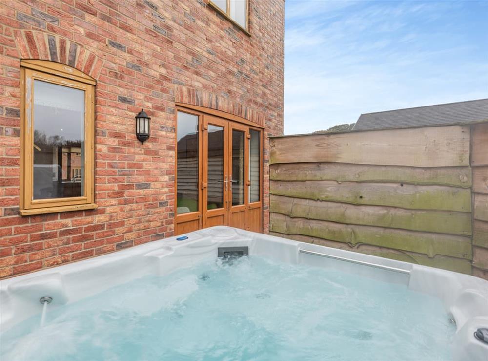Hot tub at Lake View 1 in Louth, Lincolnshire