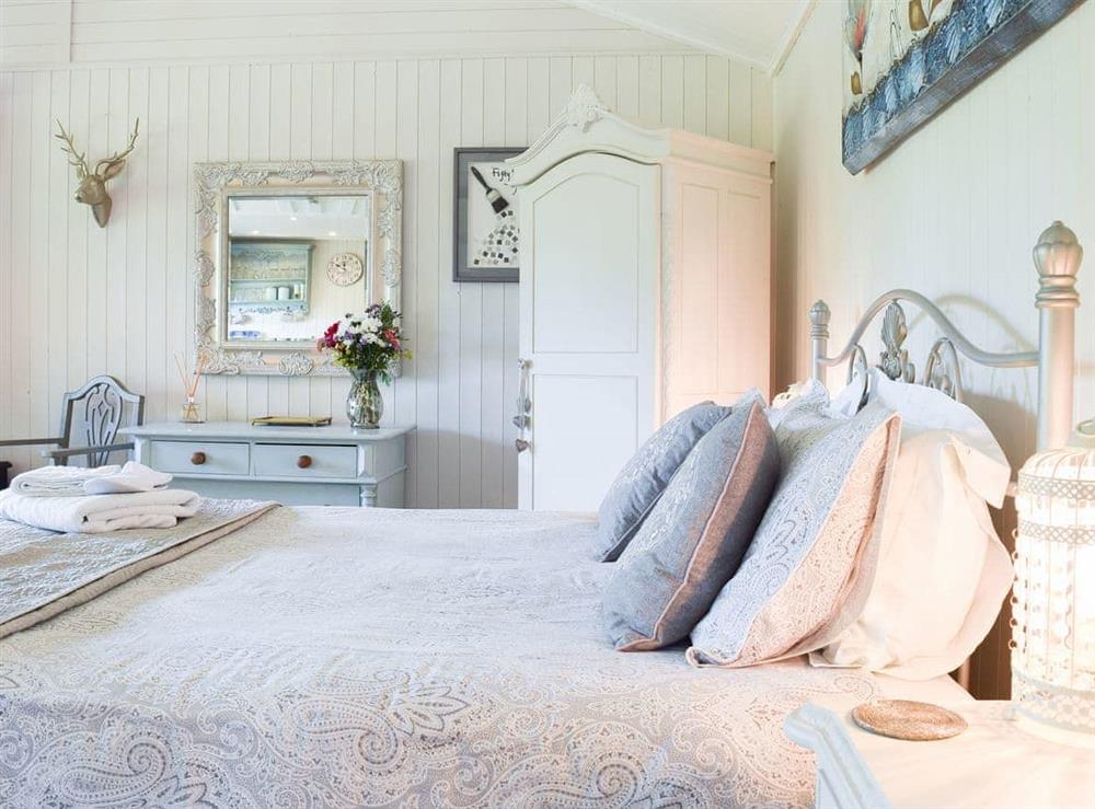 Cosy and inviting vintage style bed at Lakeside Cabin in Kingston Blount, near Thame, Oxfordshire
