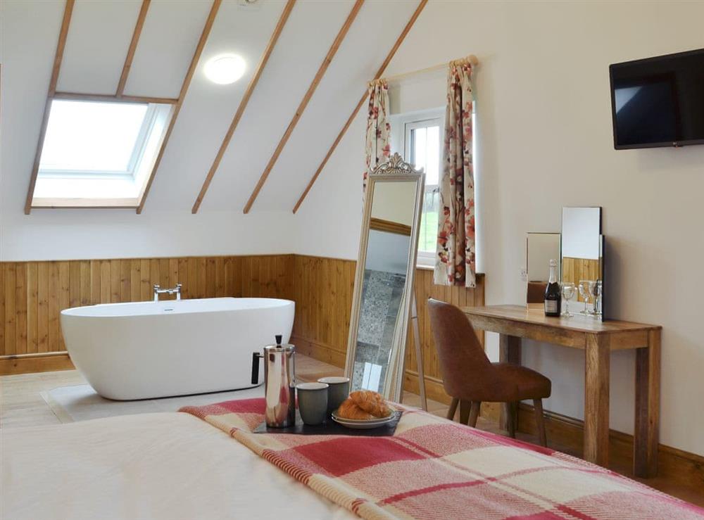 Free-standing bath within second double bedroom at Lakeside Lodge in near Rhayader, Powys