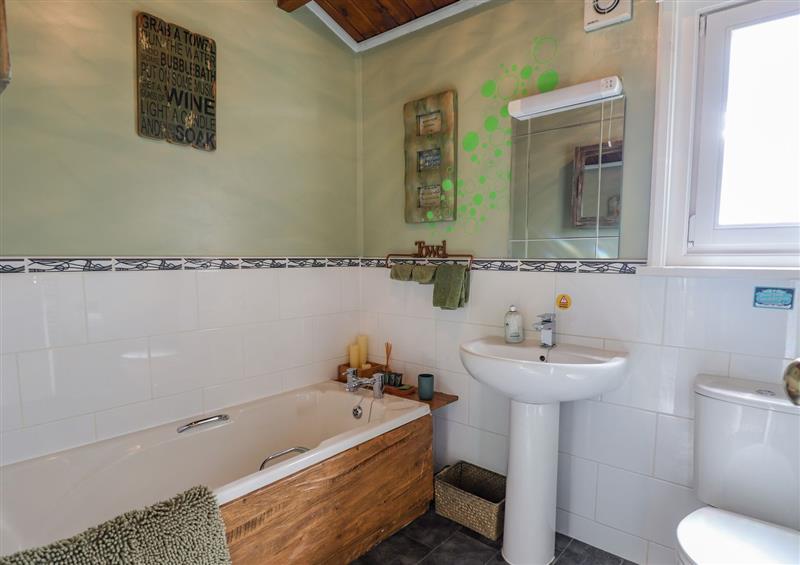 Bathroom at Lakeside Lodge Retreat, Tattershall