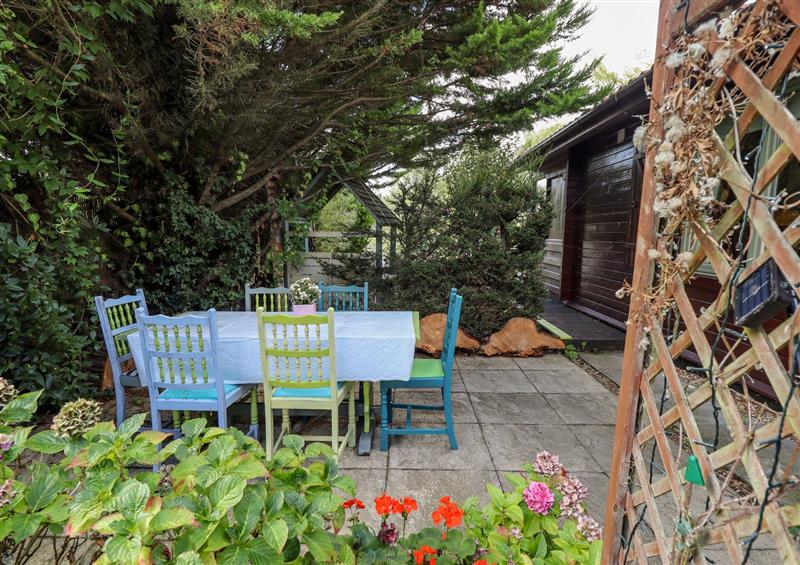 Enjoy the garden at Lakeside Lodge Retreat, Tattershall