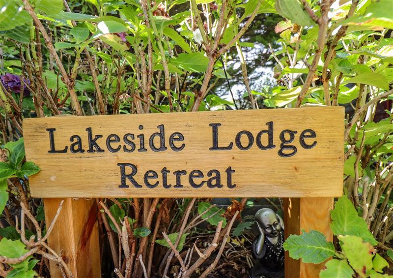 The setting of Lakeside Lodge Retreat