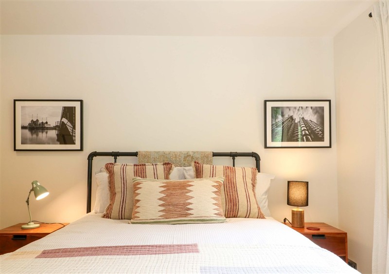 A bedroom in Lakeside Lodge at Lakeside Lodge, Witherenden Hill near Burwash