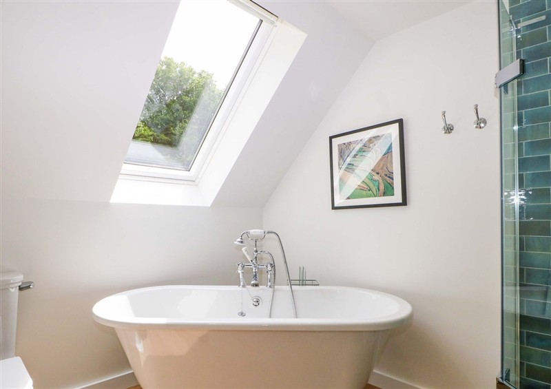 Bathroom at Lakeside Lodge, Witherenden Hill near Burwash