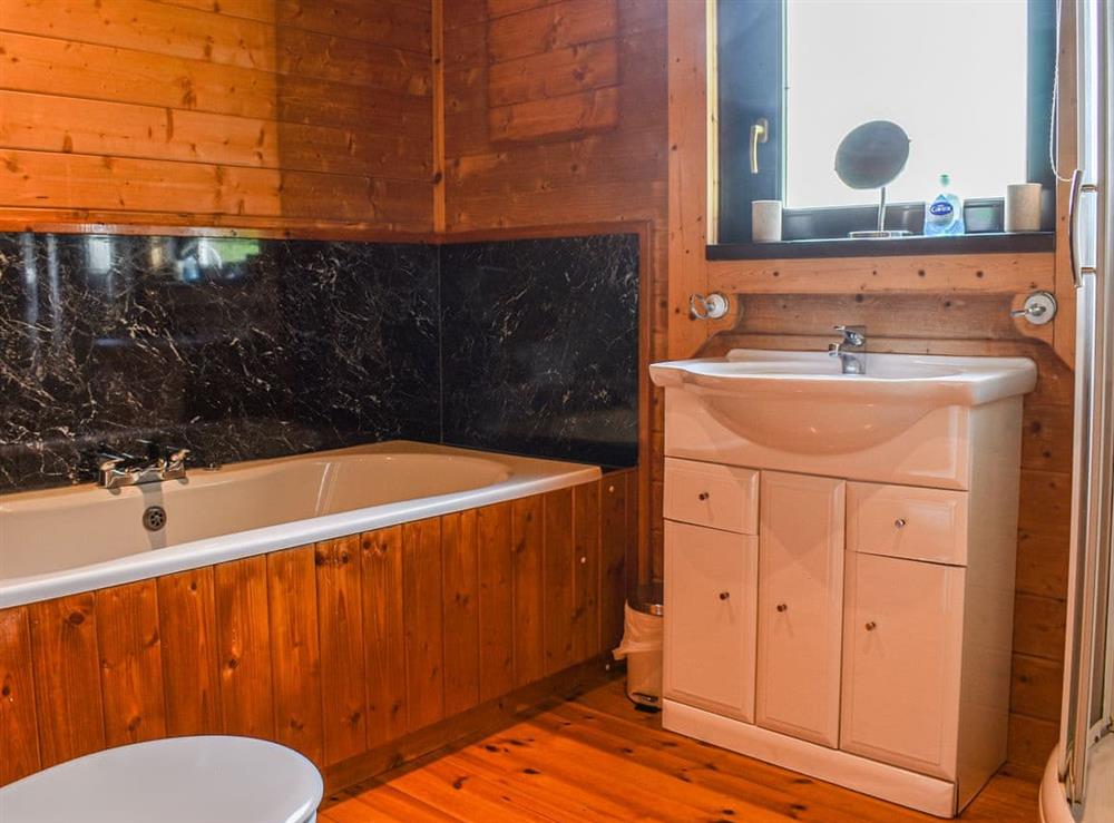Bathroom at Heron Lodge, 