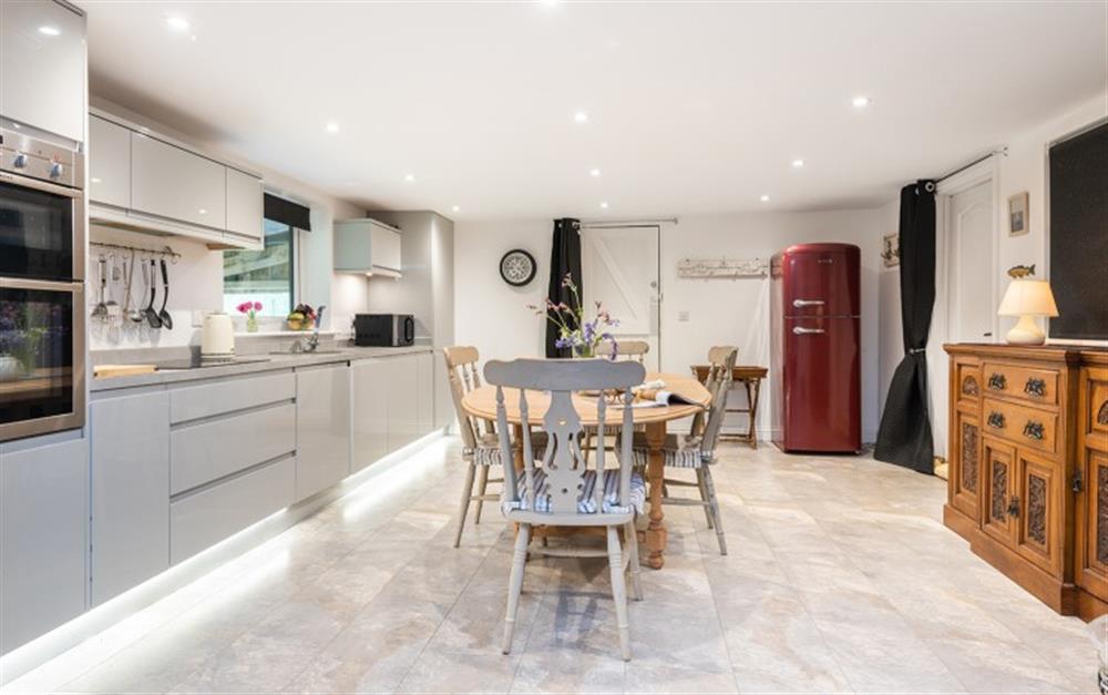 Modern fitted kitchen with plenty of space to dine  at Lakeside Retreat in Sherford