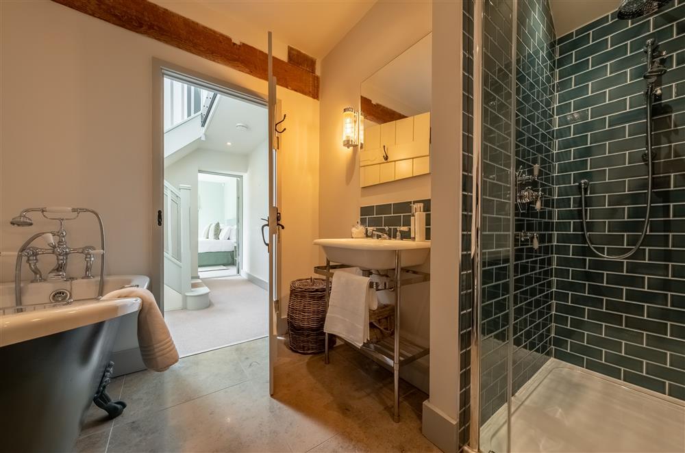 Family bathroom on the first floor with walk-in shower at Lakeview Oast, Goudhurst