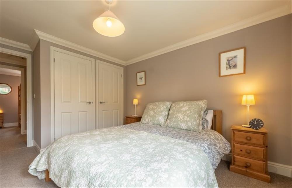 Lantern Cottage: Master bedroom with a king-size bed and built-in wardrobes at Lantern Cottage, Wells-next-the-Sea