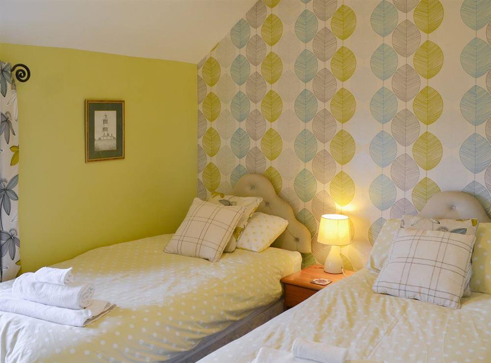 Cosy twin bedroom at Lanthorn Cottage in Happisburgh, Norfolk