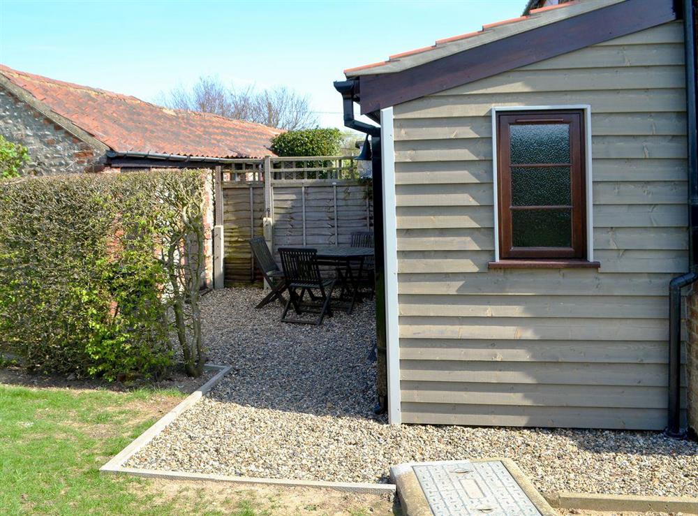 Sitting-out-area at Lanthorn Cottage in Happisburgh, Norfolk