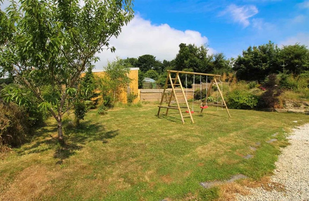 Garden and grounds at Lanxton Barn in Launceston, Cornwall
