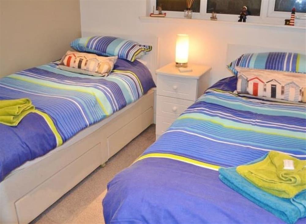 Twin bedroom at Larboard in Fowey, Cornwall