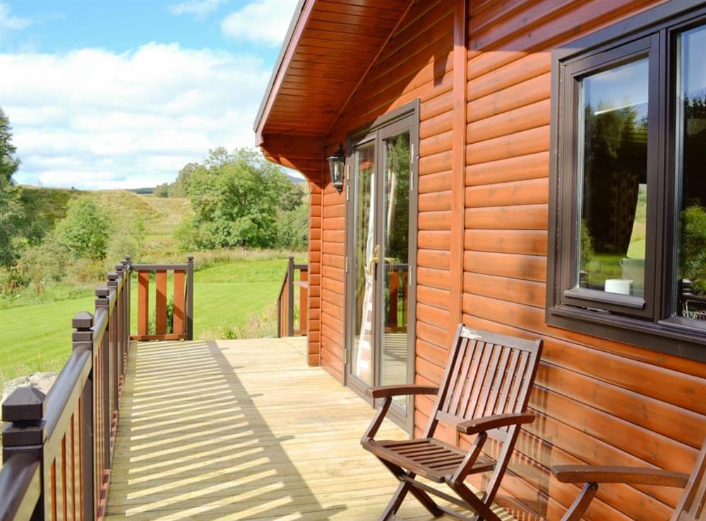 Sitting-out-area at Larch Cottage in Blairgowrie, Perthshire