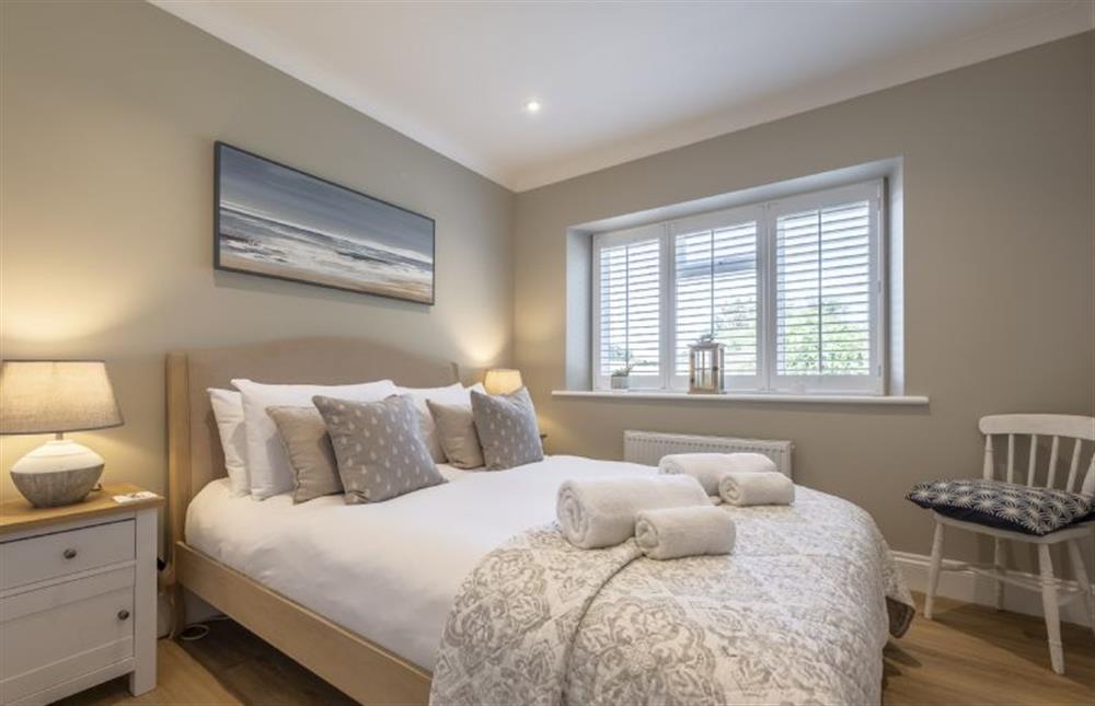 Bedroom two with 5’ king-size bed at Larks Rise, Burnham Market near Kings Lynn