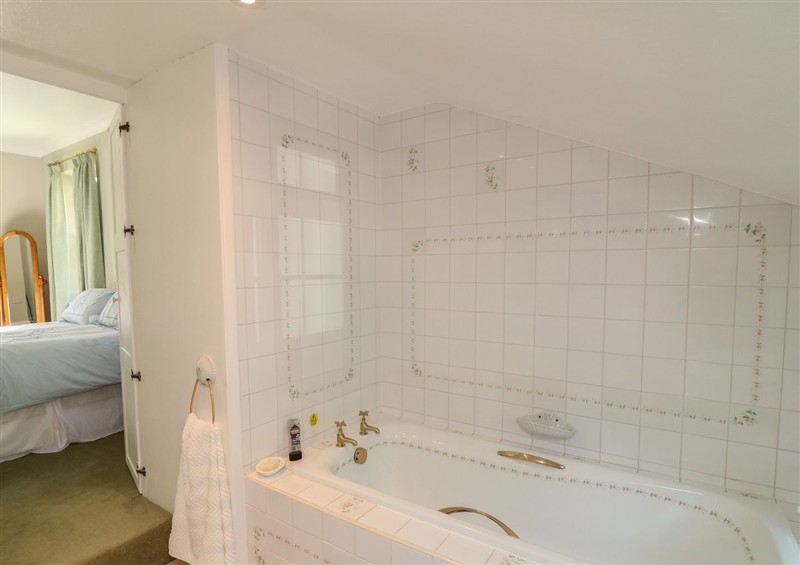 Bathroom at Larkspur Cottage, Huttoft
