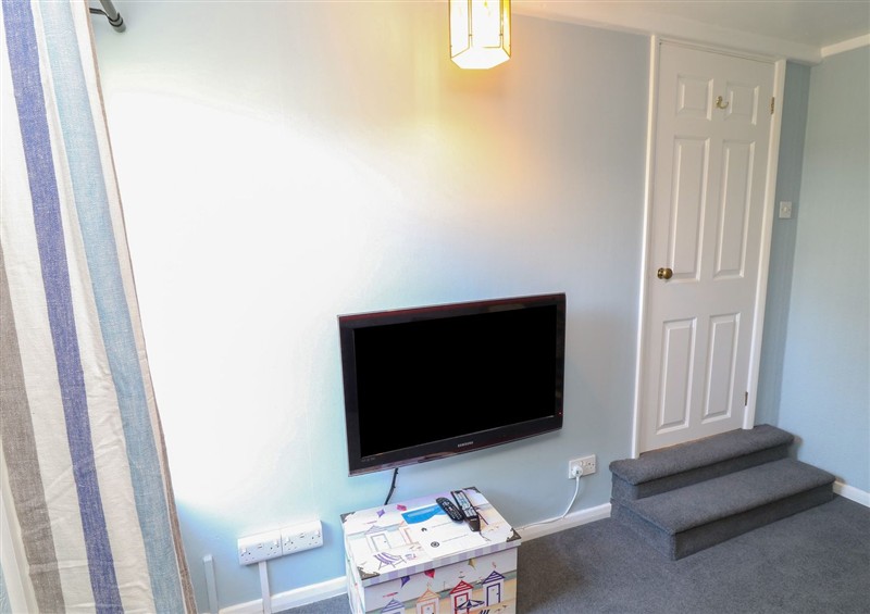 Relax in the living area at Larkspur Cottage, Huttoft