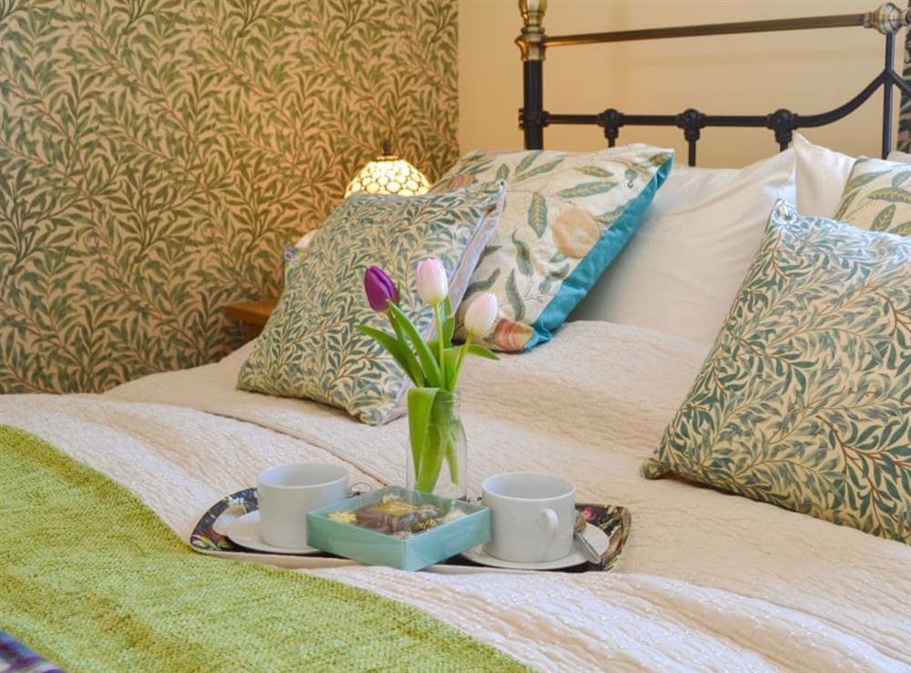 Well presented double bedroom at Larkspur in St Leonards-on-Sea, near Hastings, East Sussex