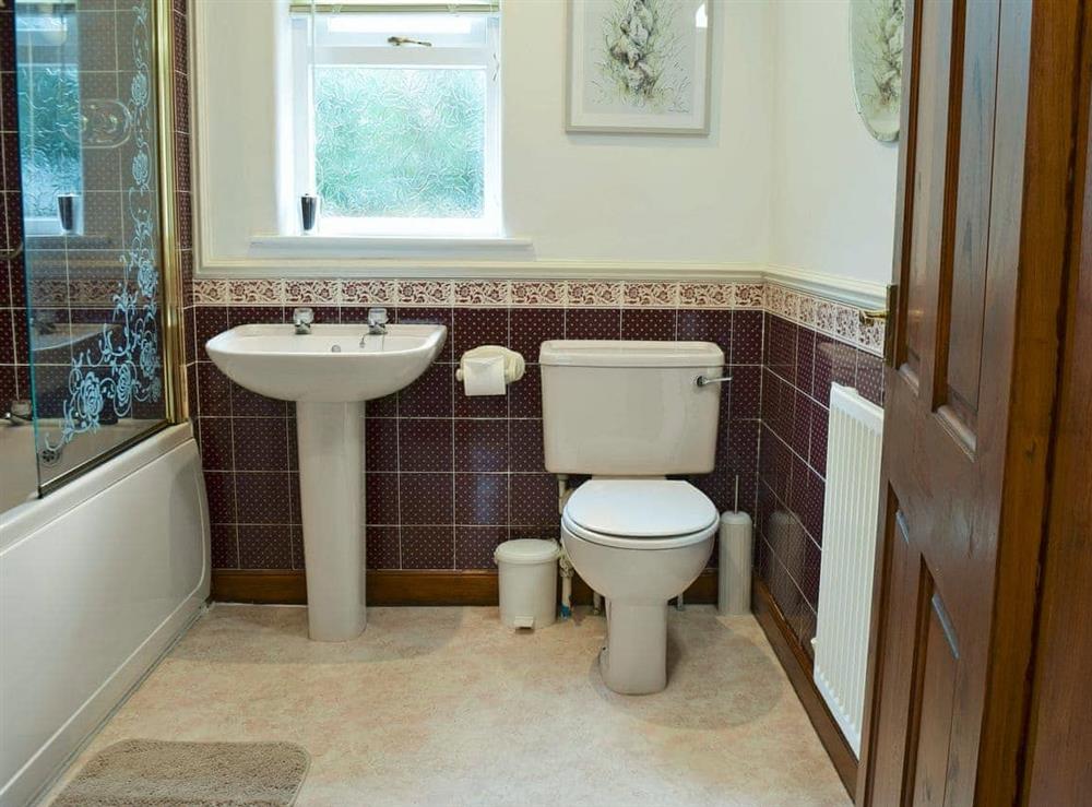 Generous sized�bathroom at Latrigg View in Keswick, Cumbria