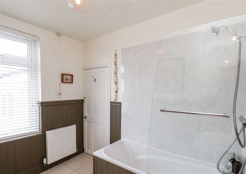 The bathroom (photo 2) at Launchers Cottage, Scarborough