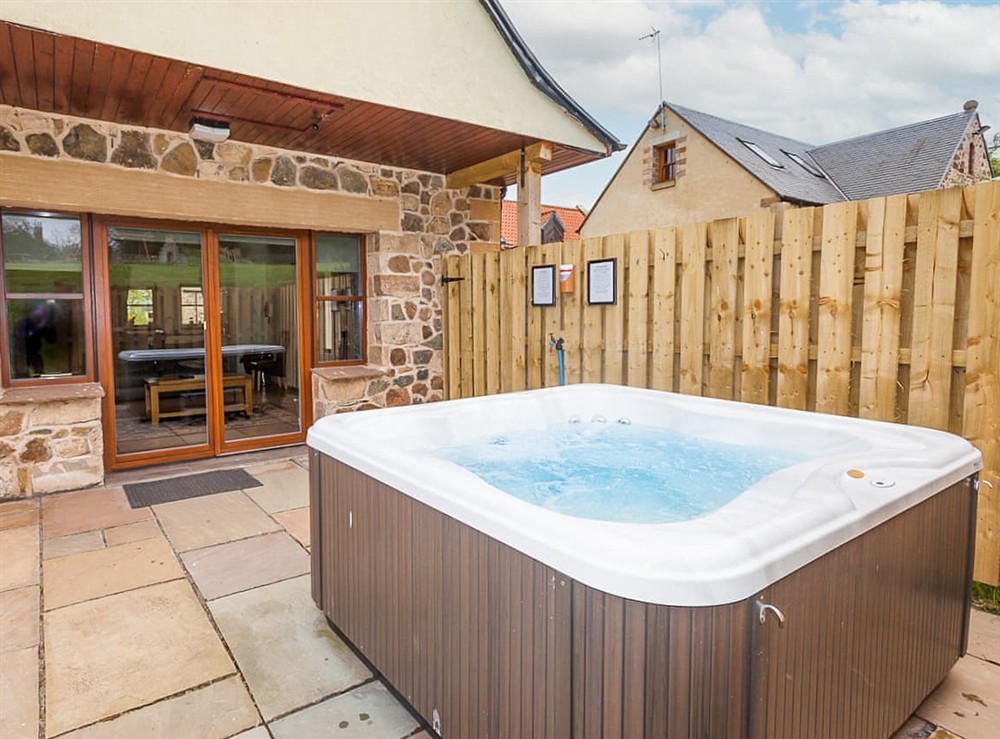 Hot tub at Laurel Cottage in Linlithgow, West Lothian