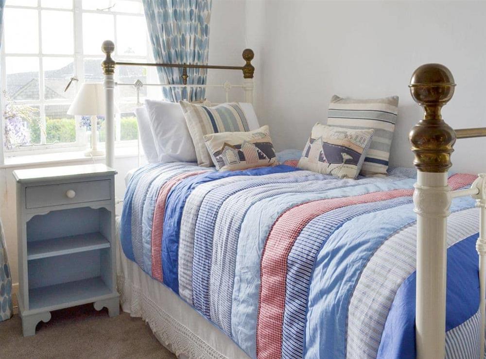 Attractive twin bedroom at Laurel Cottage in Stoke Gabriel, South Devon., Great Britain