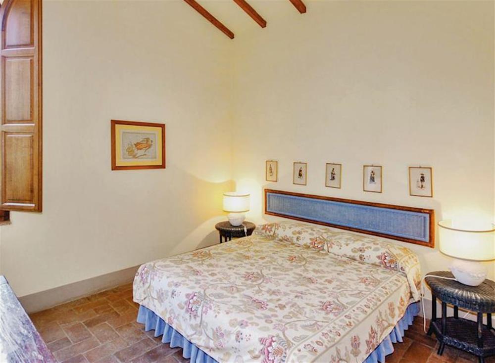 Double bedroom at Lavanda 1 in Palaia, Italy