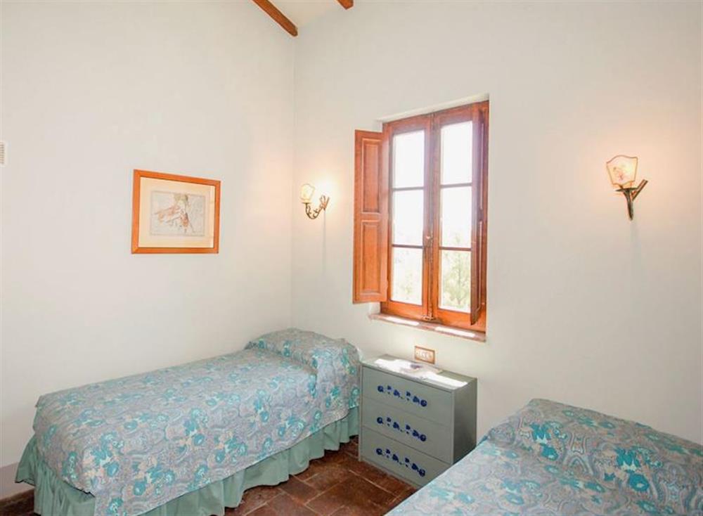 Twin bedroom at Lavanda 2 in Palaia, Italy