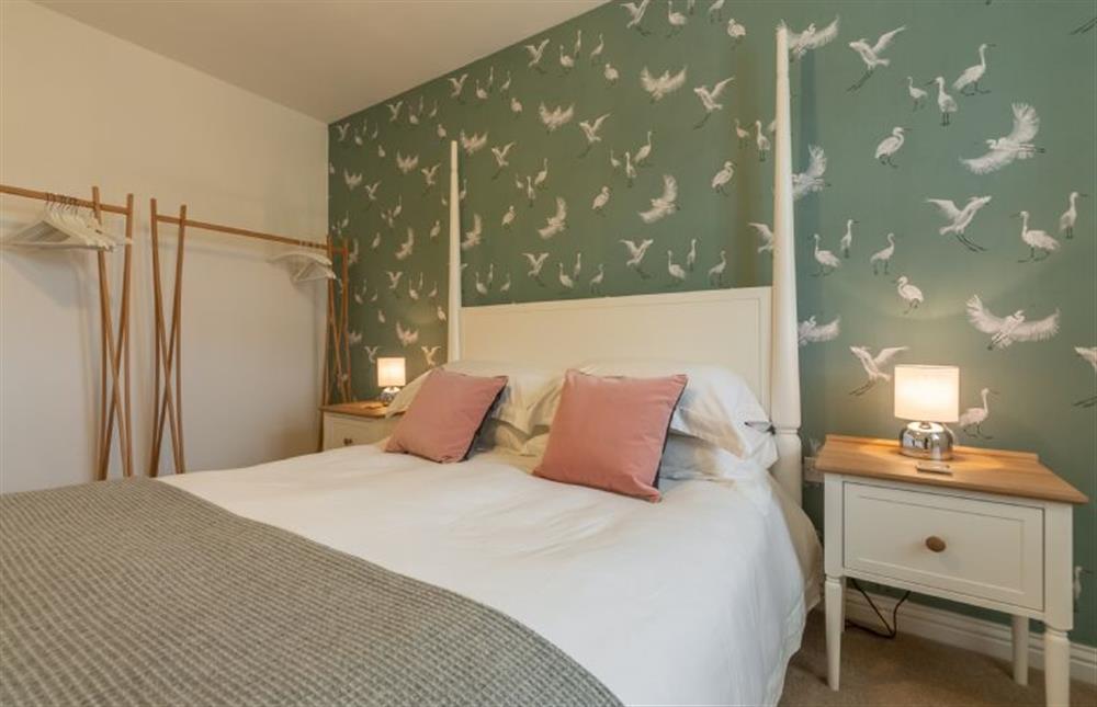First floor: Bedroom two with king-size four poster bed (photo 3) at Lavandula, Burnham Market near Kings Lynn