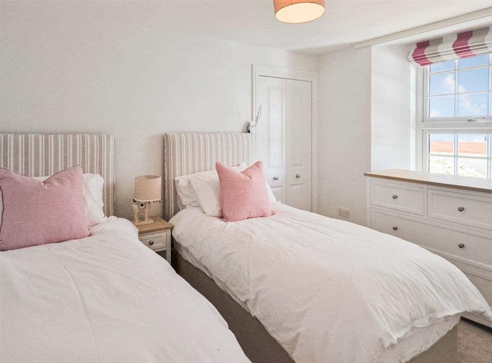 Twin bedroom ground floor with en-suite at Lavausa in St Mawes, Cornwall