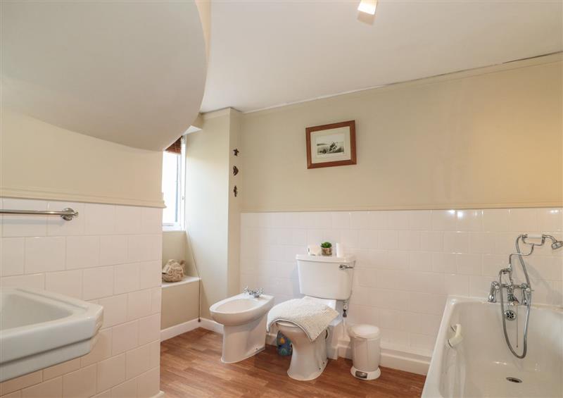The bathroom at Lavendar Cottage, Lyme Regis