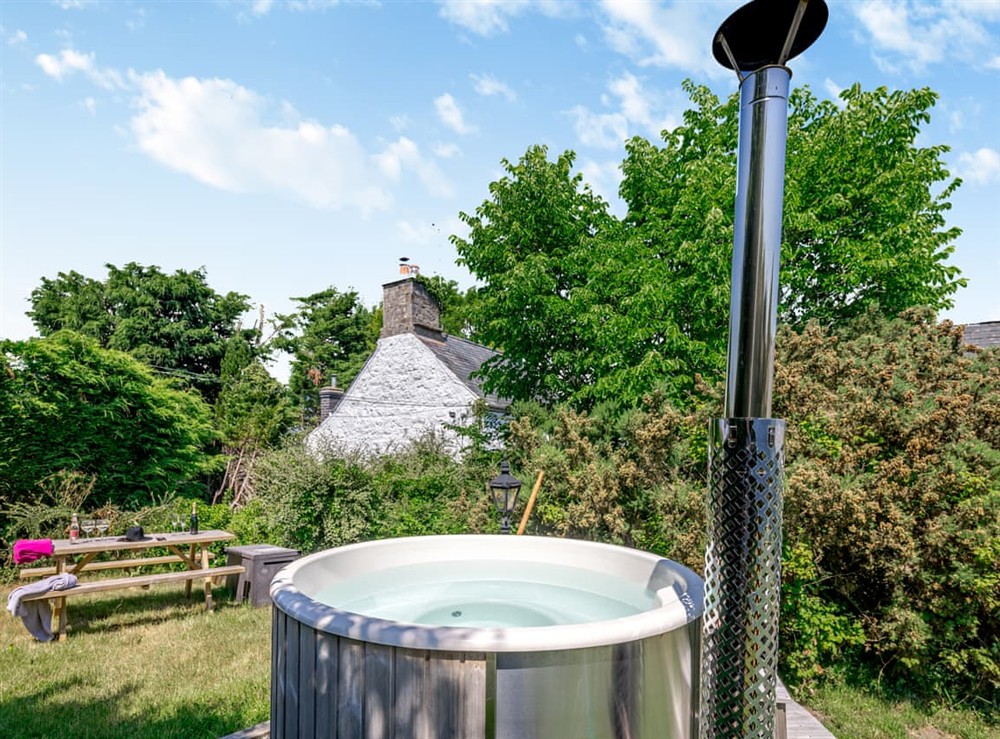 Cottages Hot tub at Lavender Cottage in Betws Yn Rhos, Clwyd