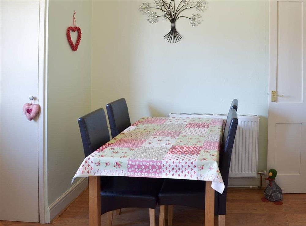 Charming dining area at Lavender Cottage in Buckfastleigh, Devon