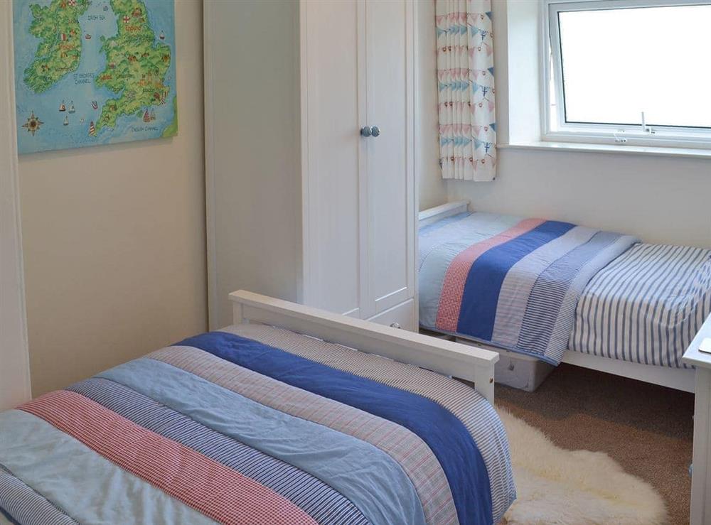 Comfortable twin bedded room at Lavender Cottage in Buckfastleigh, Devon