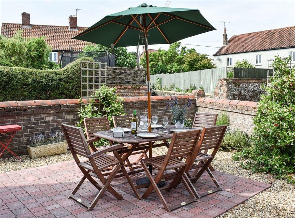 Outdoor dining area at Lavender Cottage in Docking, near Kings Lynn, Norfolk
