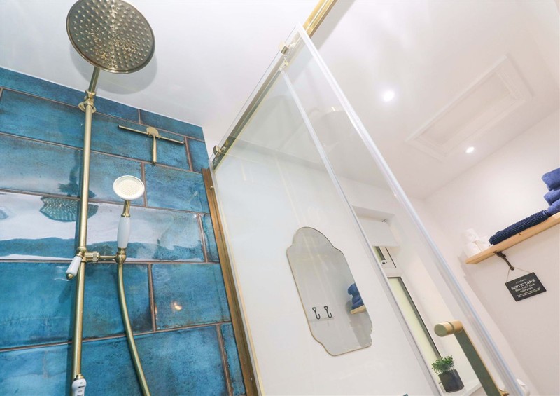 Bathroom at Lavender Cottage, Lower Porkellis near Helston