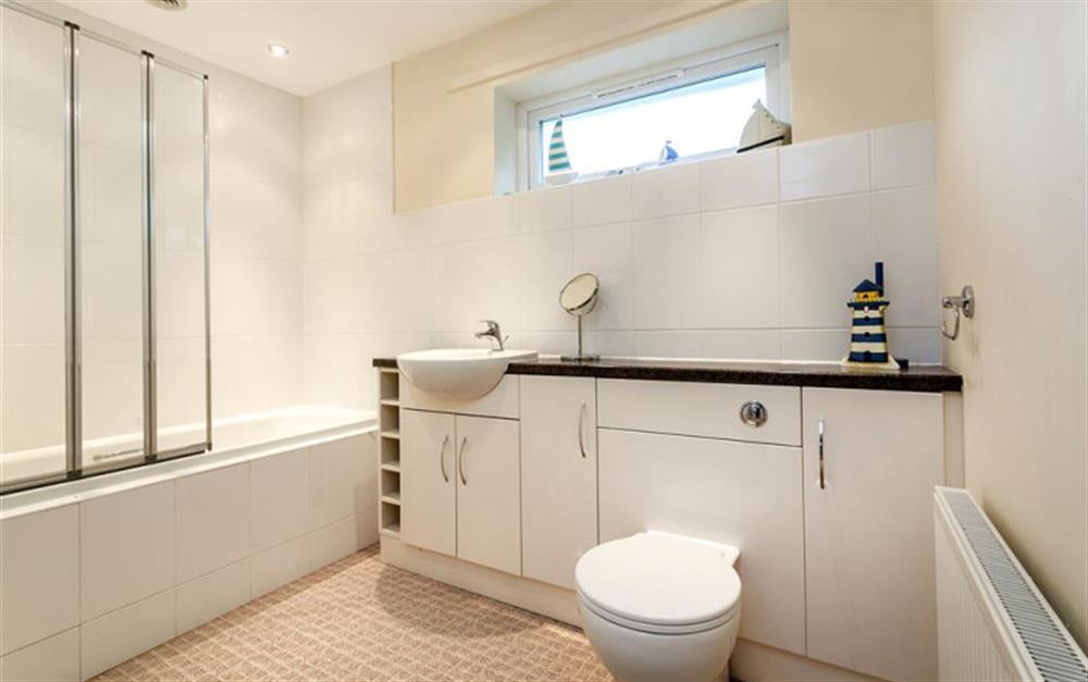 The first floor family bathroom at Lazedaze in Salcombe