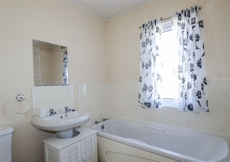 Bathroom at Lazy Days, St Merryn