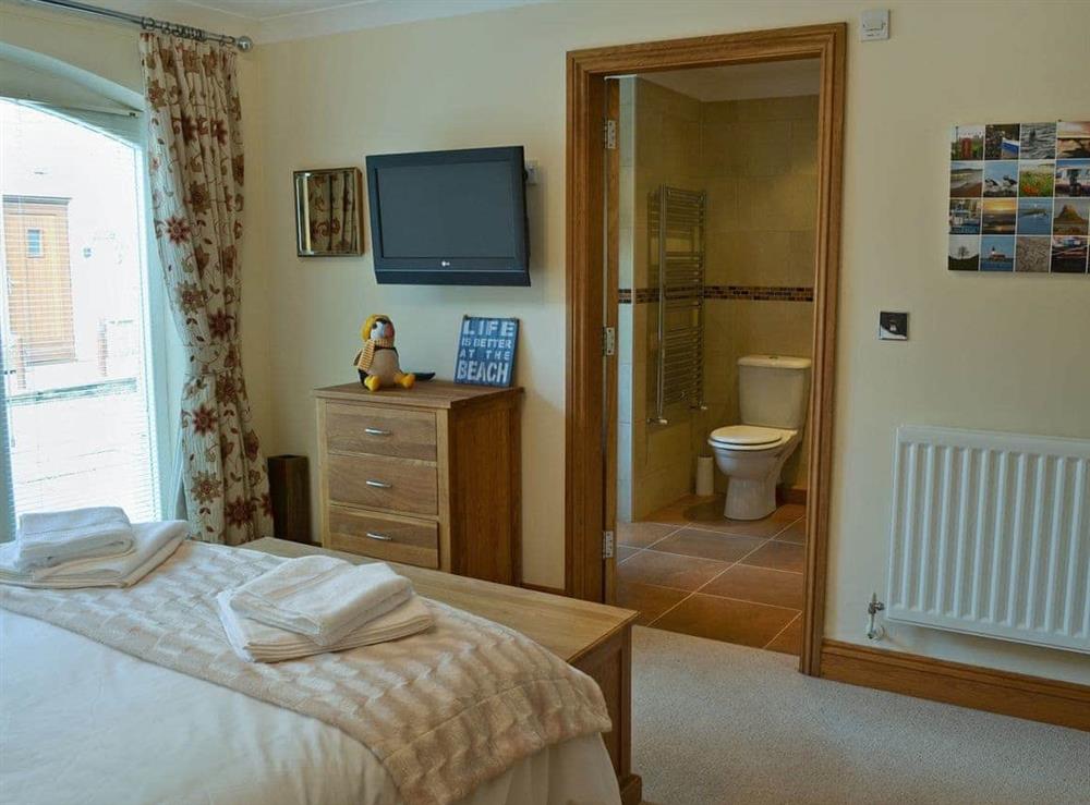 Sumptuous double bedroom with kingsize bed and en-suite (photo 2) at Lazy Puffin in Beadnell, near Alnwick, Northumberland