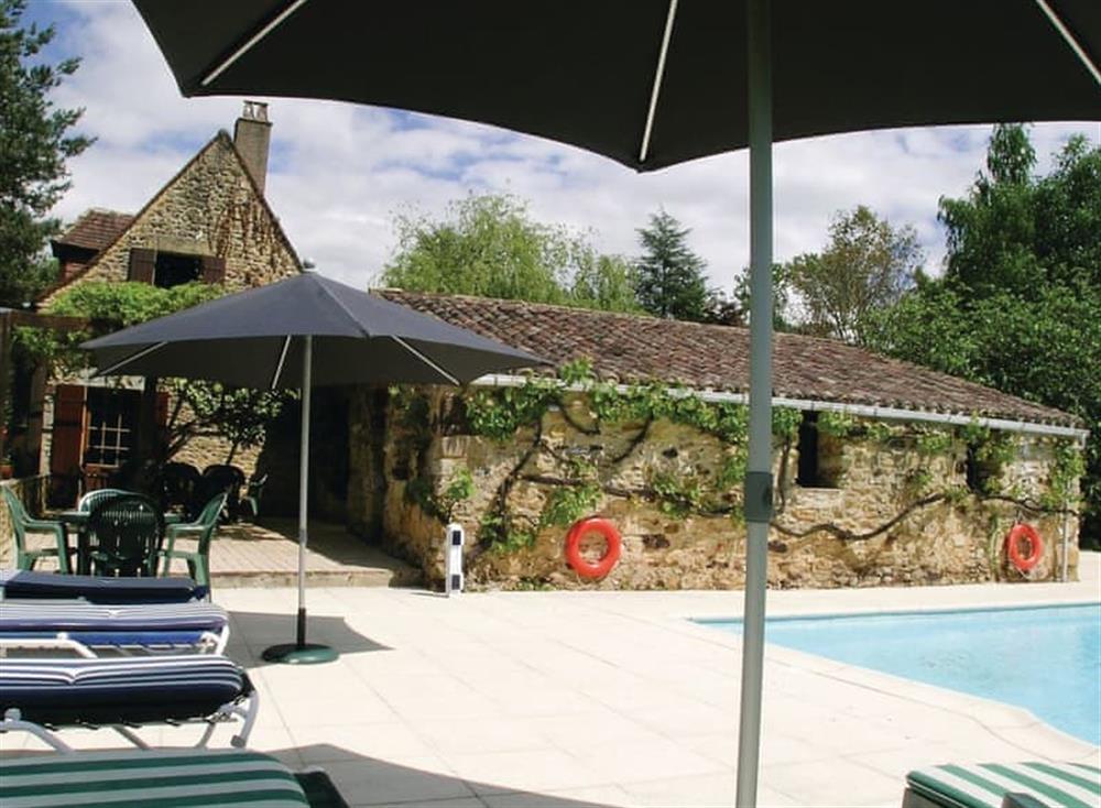 Swimming pool (photo 2) at Le Castagnol in Lolme, Dordogne , France
