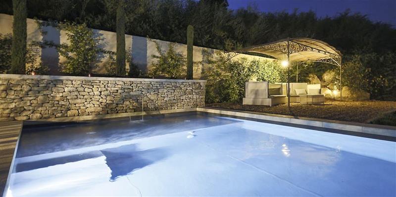Swimming pool (photo 2) at Le Mas De La Fontaine, Avignon, France