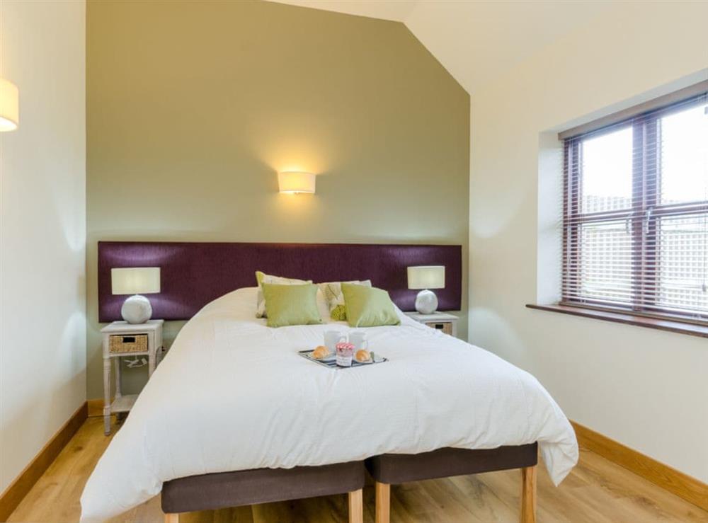Double bedroom with En-suite at Swallow Cottage, 