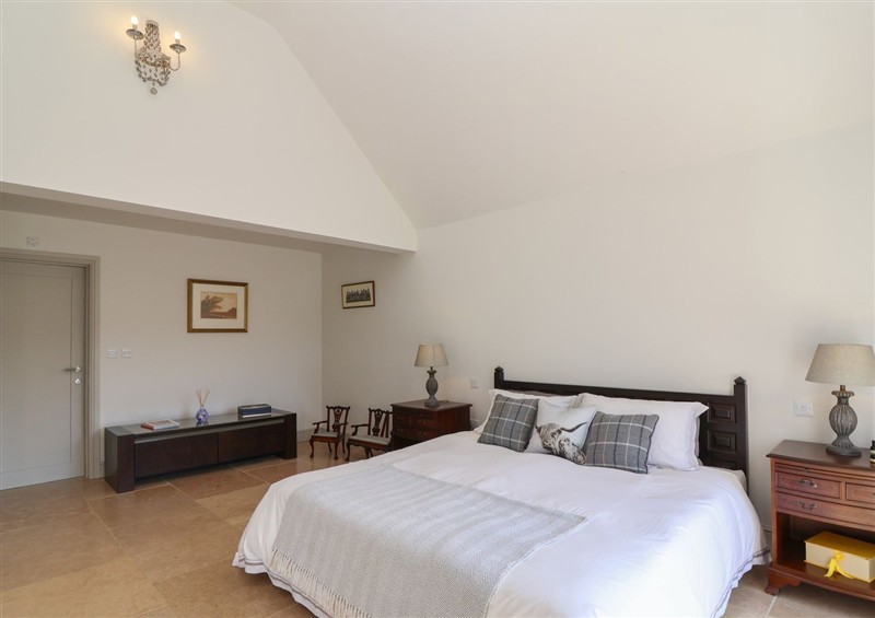A bedroom in Leafield Cottage (photo 3) at Leafield Cottage, Brockworth