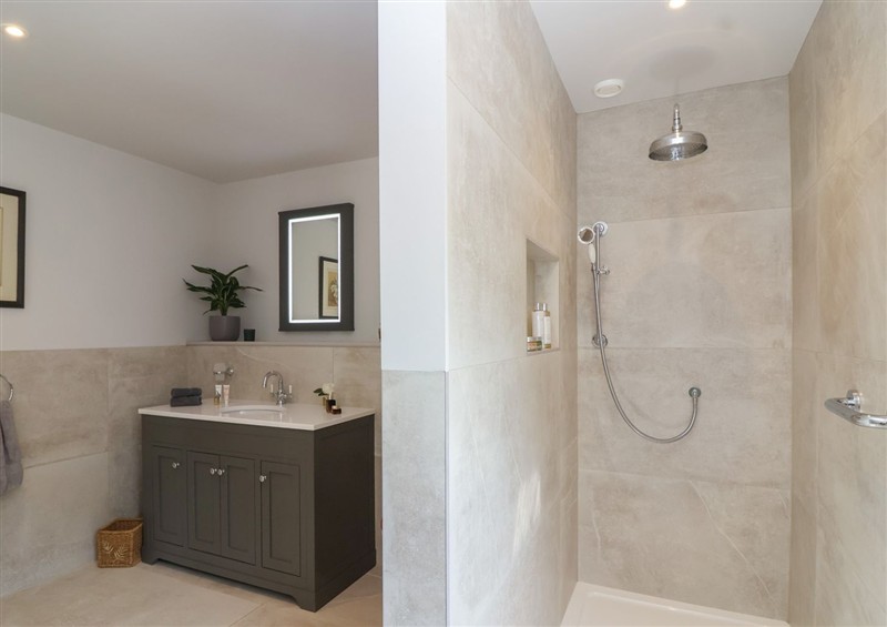 Bathroom at Leafield Cottage, Brockworth