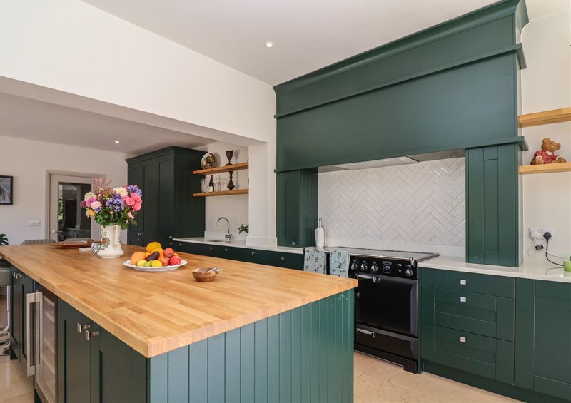 Kitchen (photo 3) at Leafield Cottage, Brockworth